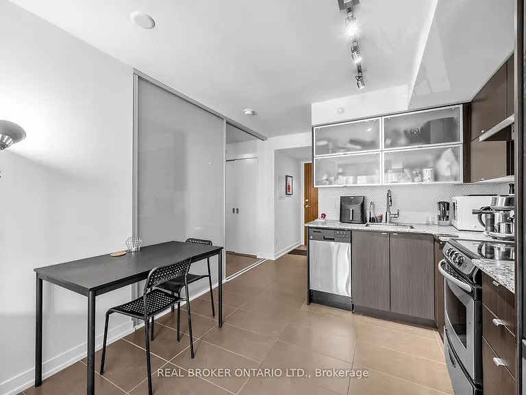 170 Fort York Blvd #407 — Photo 16