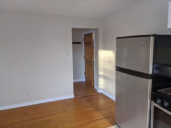 3rd image of 2069 Hartford Ave APT 20