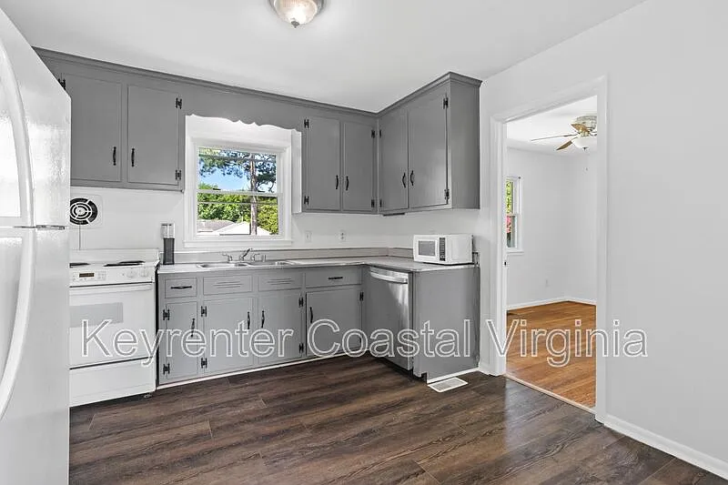 3 bed, 2.0 bath, 1053 sqft, $2,000 — Photo 3