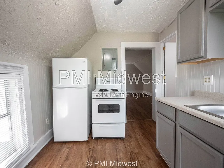 831 S Webster St — Photo 11