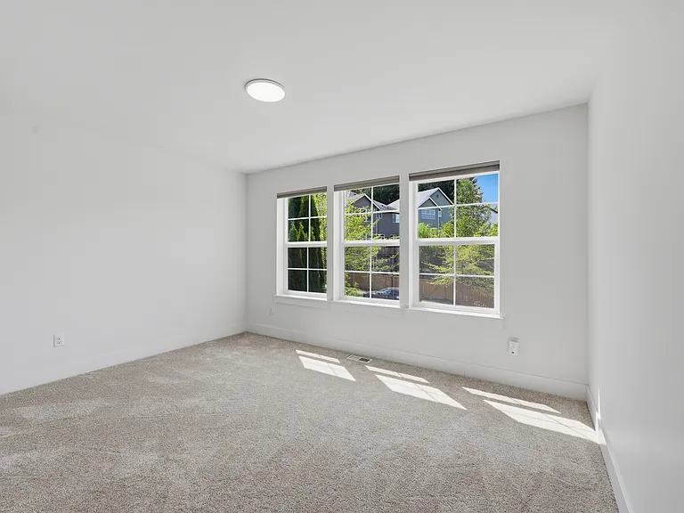 9330 Templeton Ave SE — Photo 24