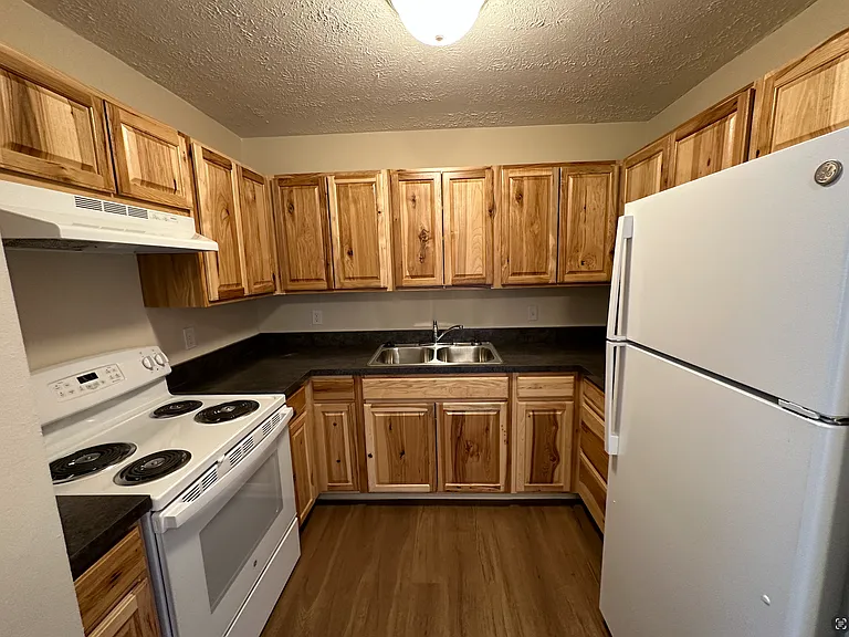 Pleasant Valley Apartments — Photo 47