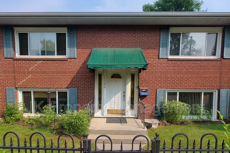 2 bed, 1.0 bath, 882 sqft, $1,150 — Photo 1
