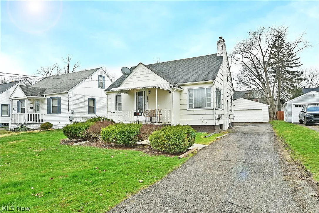 374 Meadowbrook Ave SE photo 1