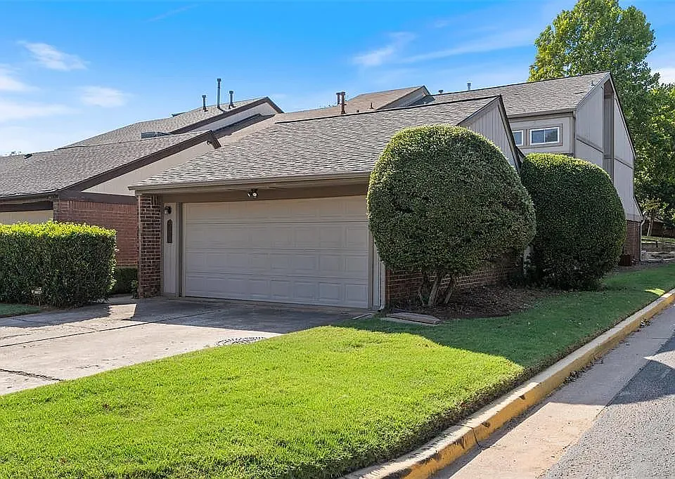 3 bed, 2082 sqft, $1,995 — Photo 1