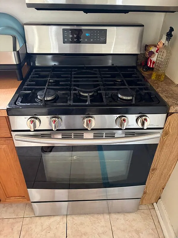 2 bed, 1.0 bath, 100 sqft, $2,300 — Photo 3