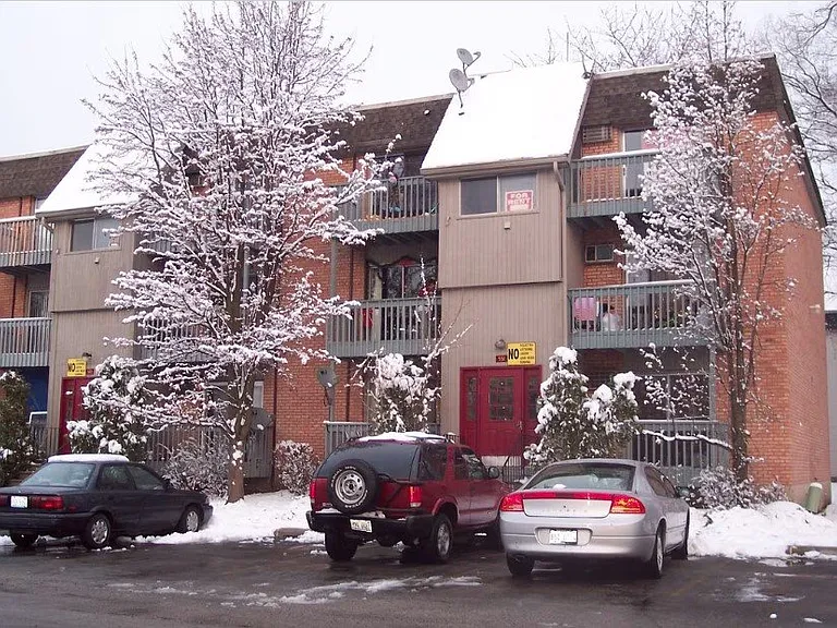 547 Ashland Ave — Photo 1