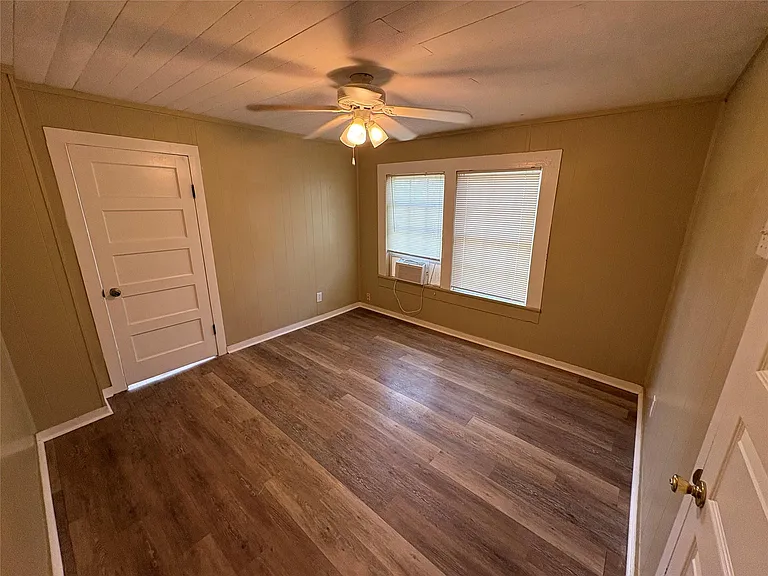 2305 Main St — Photo 4