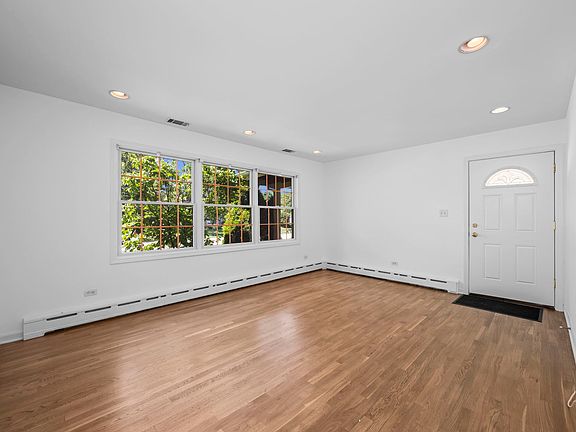 2nd image of 413 N Drury Ln