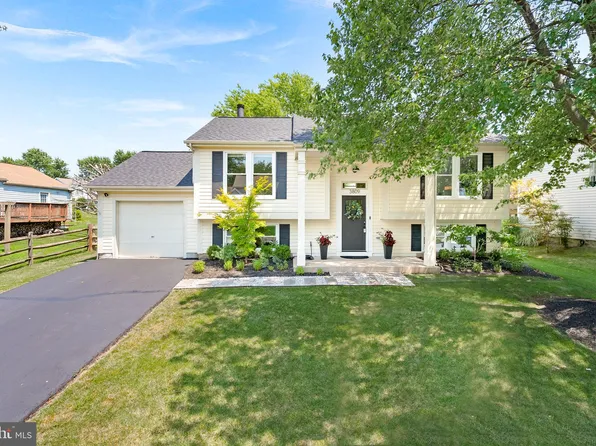 3809 Beech Down Dr, Chantilly, VA 20151