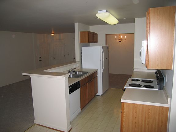 2nd image of 2020 Governor Thomas Bladen Way APT 101