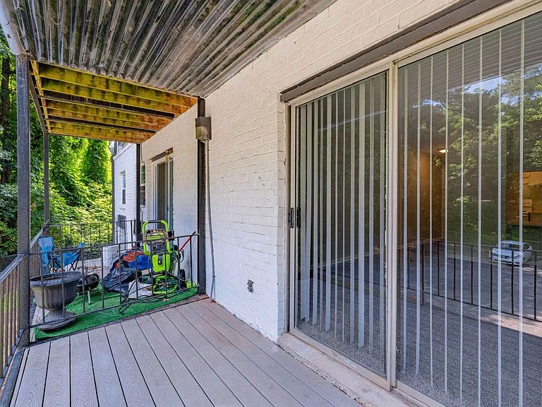 Modern Living in the Heart of Northlake — Photo 68
