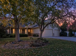 9023 Nantwick Rdg, Minneapolis, MN 55443