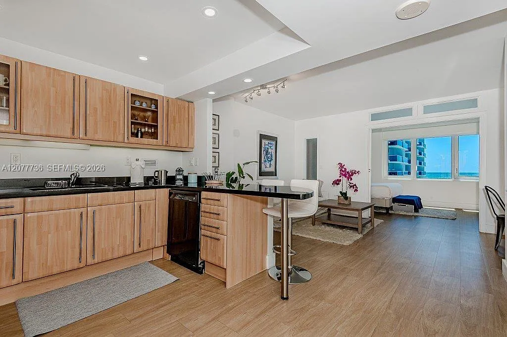 Roney Palace Condo — Photo 1