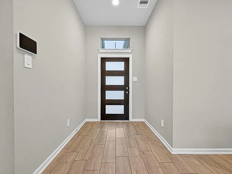 2134 Bluegrass Ln — Photo 3