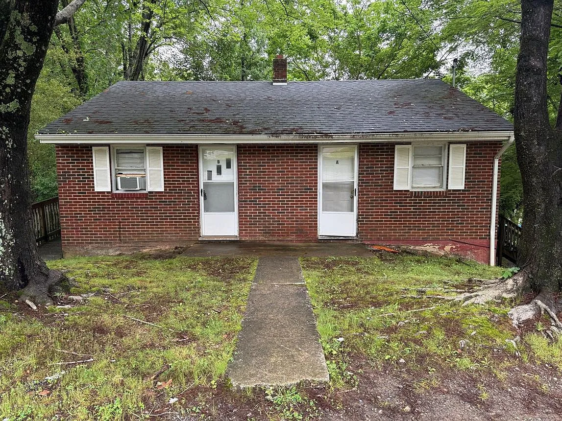 1 bed, 1.0 bath, 208 sqft, $495 — Photo 1