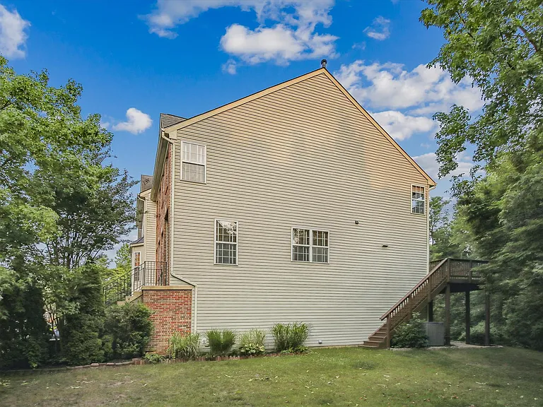 6733 Sullivan Way — Photo 3