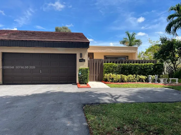 19505 E Lake Dr, Hialeah, FL 33015