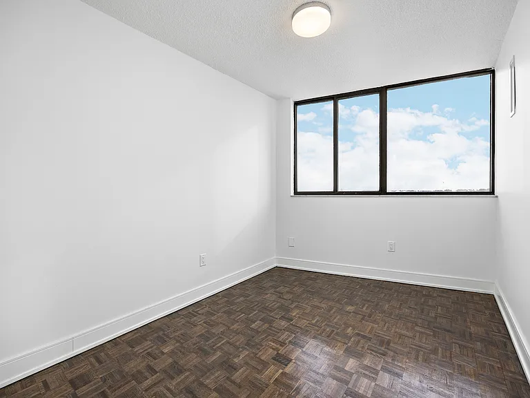 2445 The Collegeway — Photo 21
