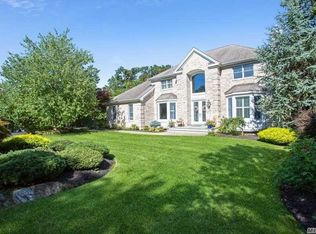 53 King Arthurs Ct N, Saint James, NY 11780