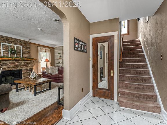 4th image of 743 Rivard Blvd