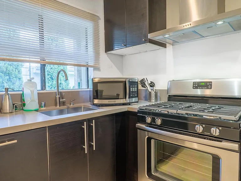 1823 Pelham Ave #8 — Photo 24