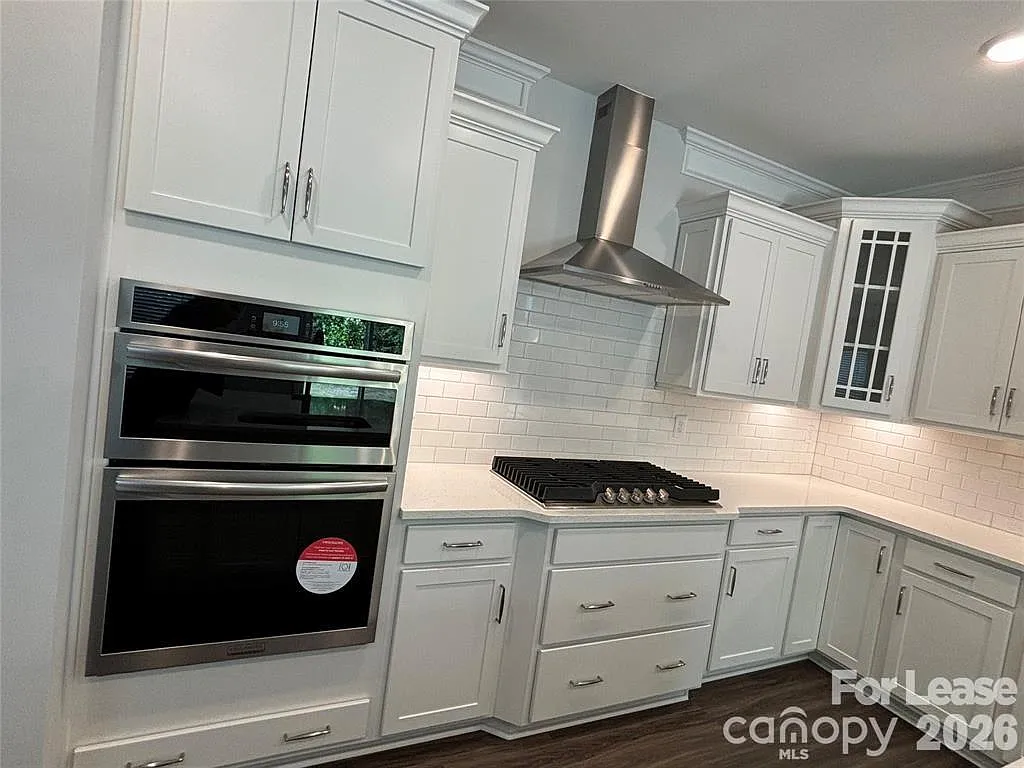 4 bed, 3.5 bath, 2303 sqft, $2,950 — Photo 4