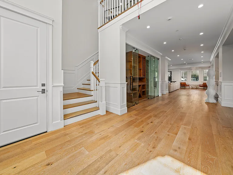 12439 Kling St — Photo 12