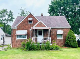 706 Woodstock Rd, Eastlake, OH