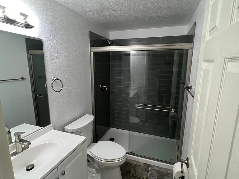 Master Bedroom Bathroom
