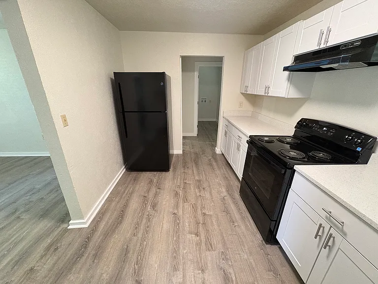 721 Perry Ave — Photo 5