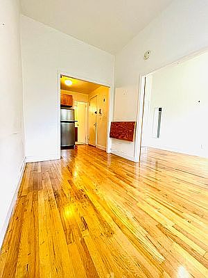 3rd image of 36 W 83rd St APT 3F