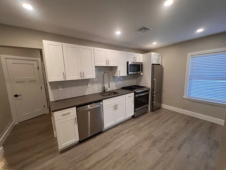 31 Maverick Sq #302B — Photo 12