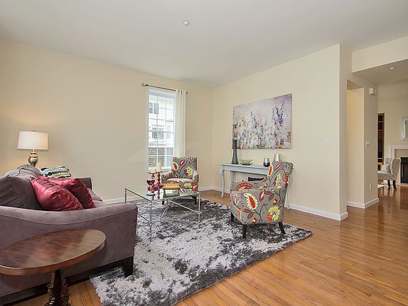 4th image of 27 Allegra Ct