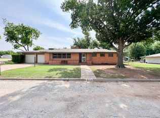 614 N Plants St, Seymour, TX 76380