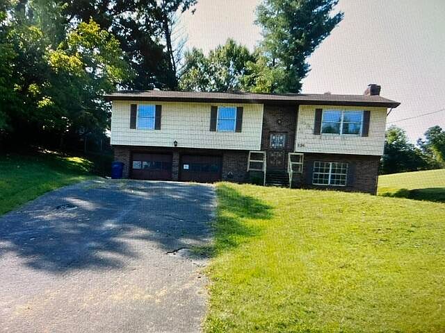 1st image of 834 S 31st St
