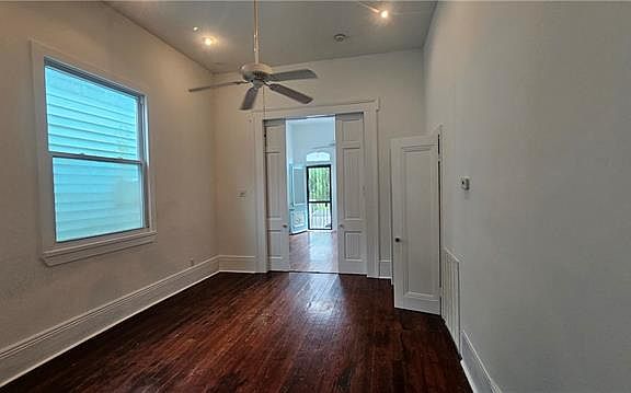 5th image of 627 France St