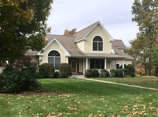 28 Tanglewood Rd, Amherst, MA 01002