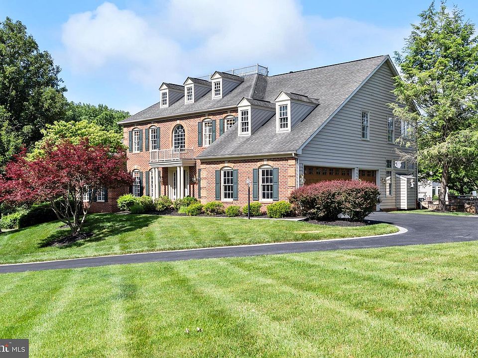 1st image of 7 Red Tree Ln