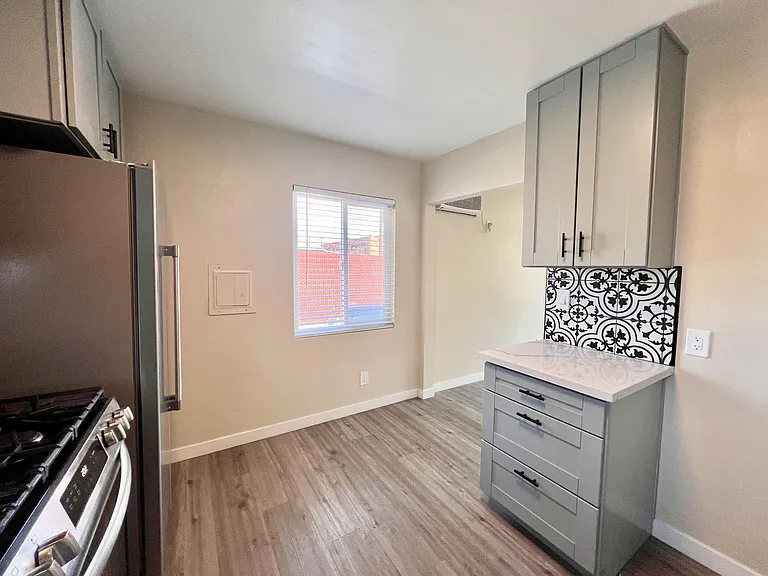 Eat-in Kitchen