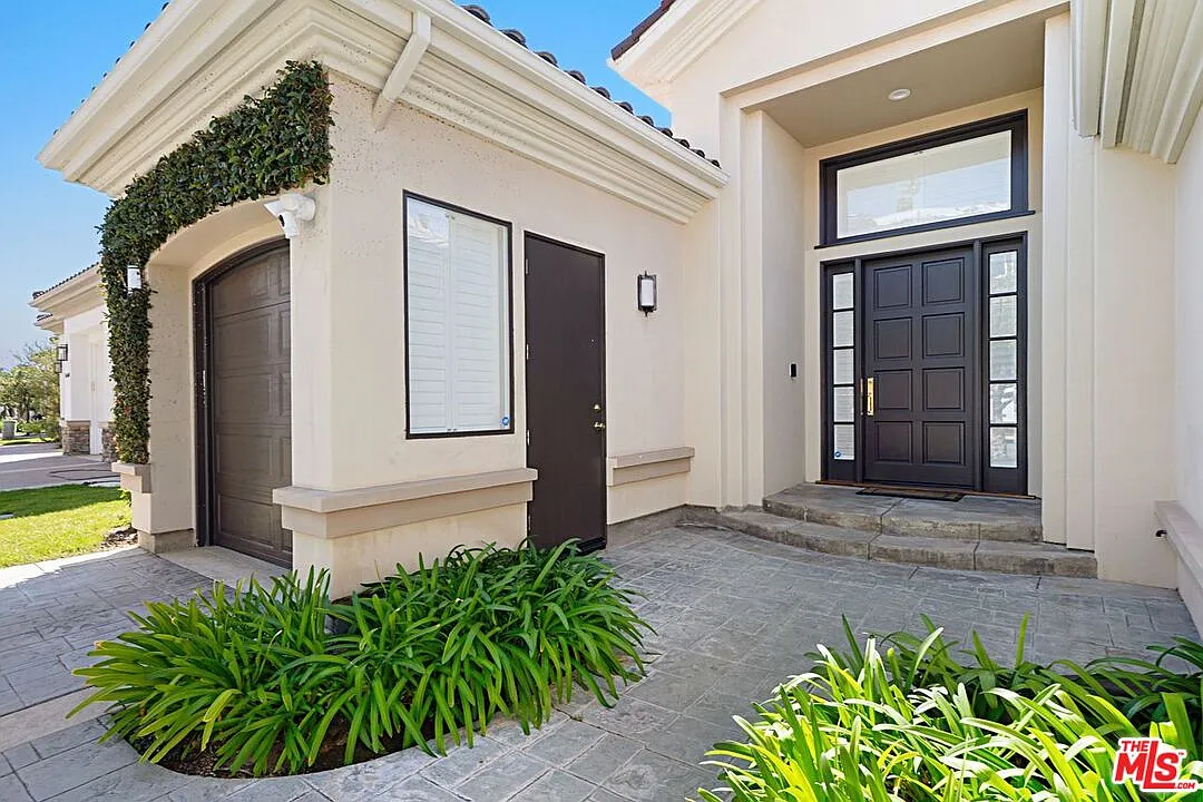 3 bed, 3.5 bath, 3466 sqft, $13,500 — Photo 3