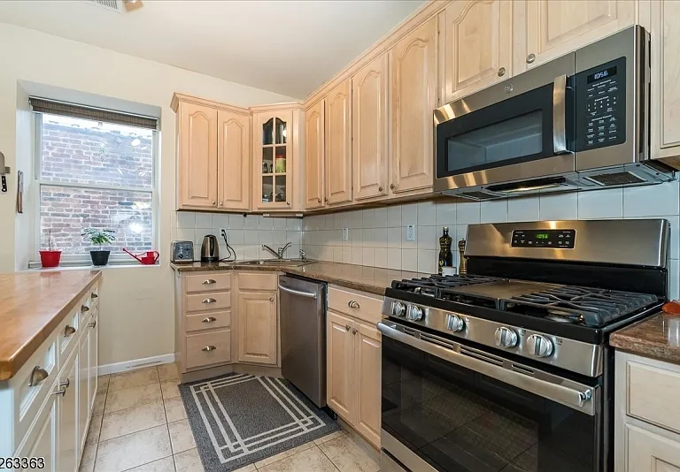 33-37 New York Ave #2A — Photo 11
