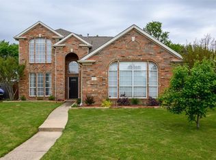 917 Abbots Ln, Denton, TX 76205