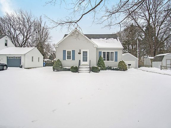 2nd image of 1116 Woodlawn Ave