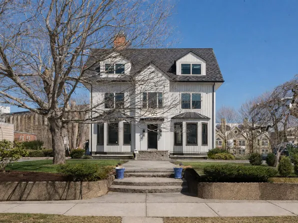 785 Young Ave, Halifax, NS B3H 2V8