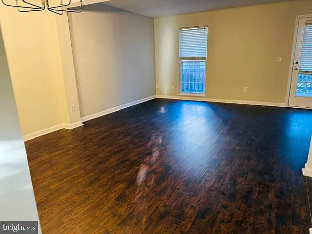 4 bed, 3.5 bath, 1580 sqft, $3,200 — Photo 4