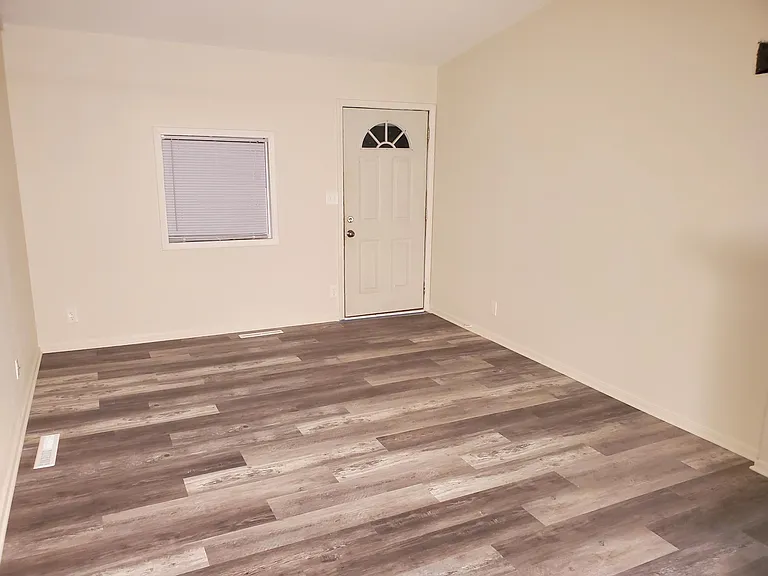 901 SW 32nd St — Photo 3