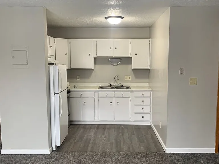 118 E Phillip Ave — Photo 4