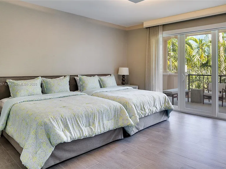 19222 Fisher Island Dr #19222 — Photo 8