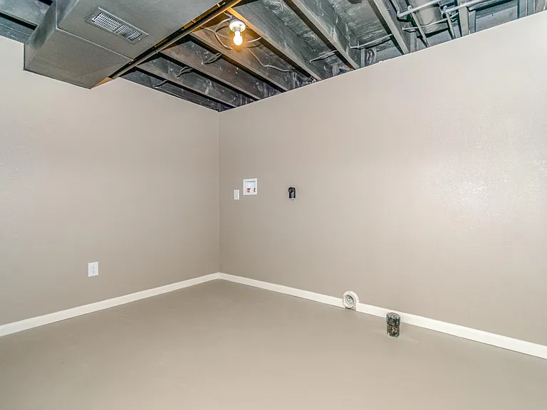 100 NE 101st Pl — Photo 28